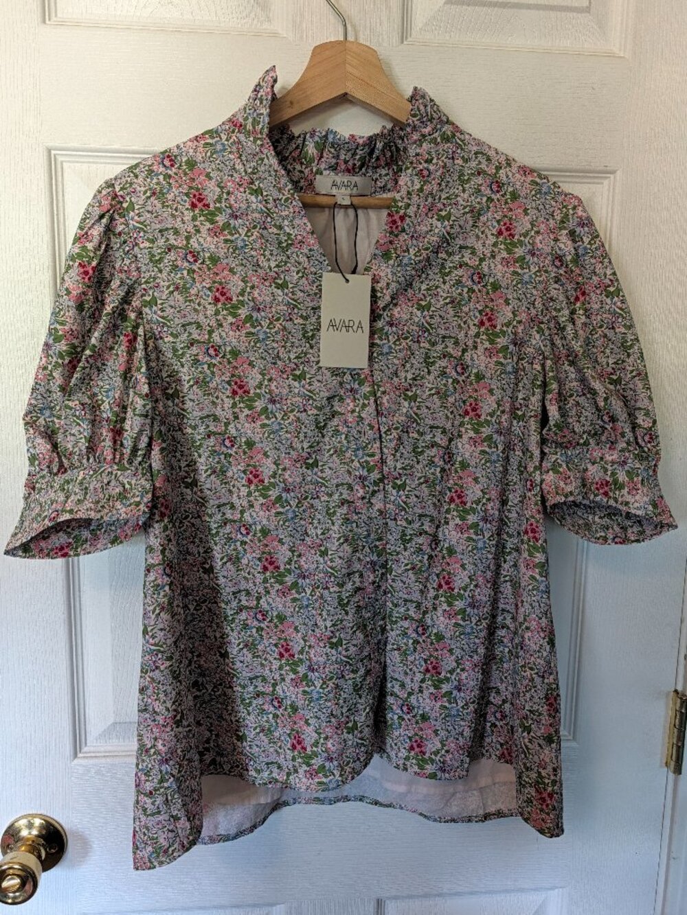 Size Large NWT Avara Floral Blouse
